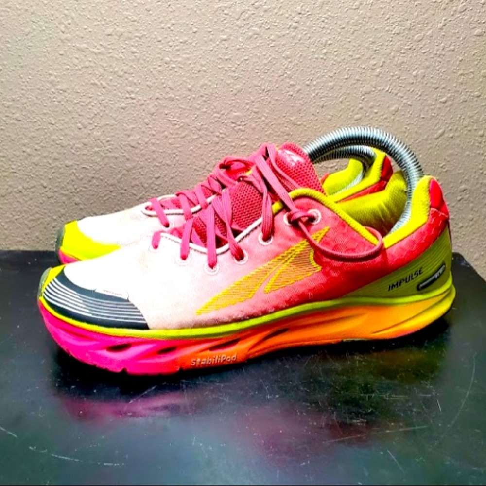 Altra impulse womens size 9.5 magenta fade
